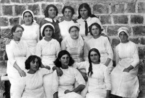 Women at a farm, 1912